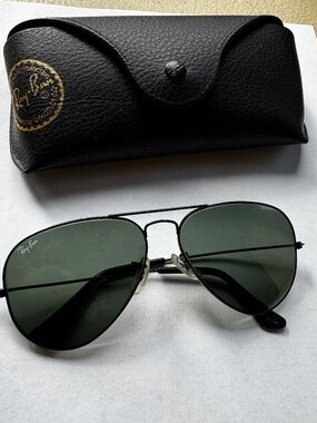 Vintage RayBan Aviator sunglasses L2823/WUAS model, black, good condition